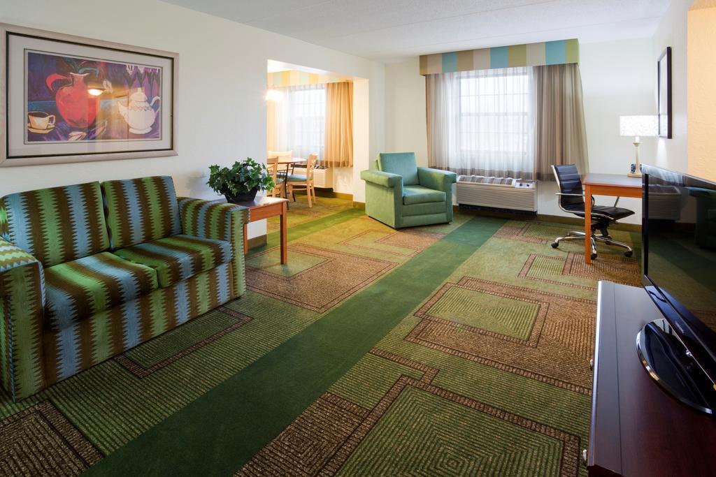 La Quinta Inn Chicago Oakbrook Terrace Exterior foto